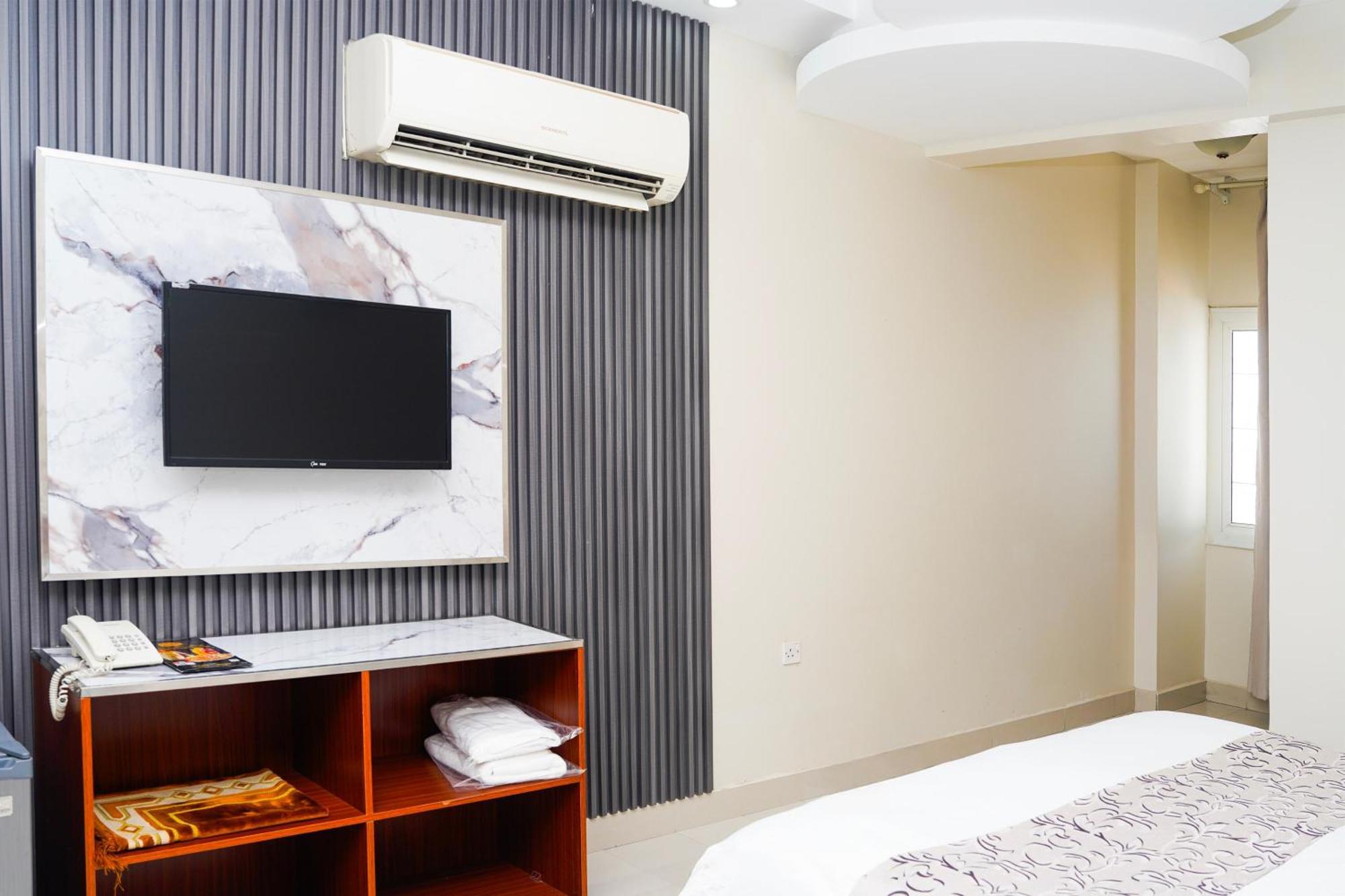 Al Bayrahaa Hotel Apartments Seeb ภายนอก รูปภาพ