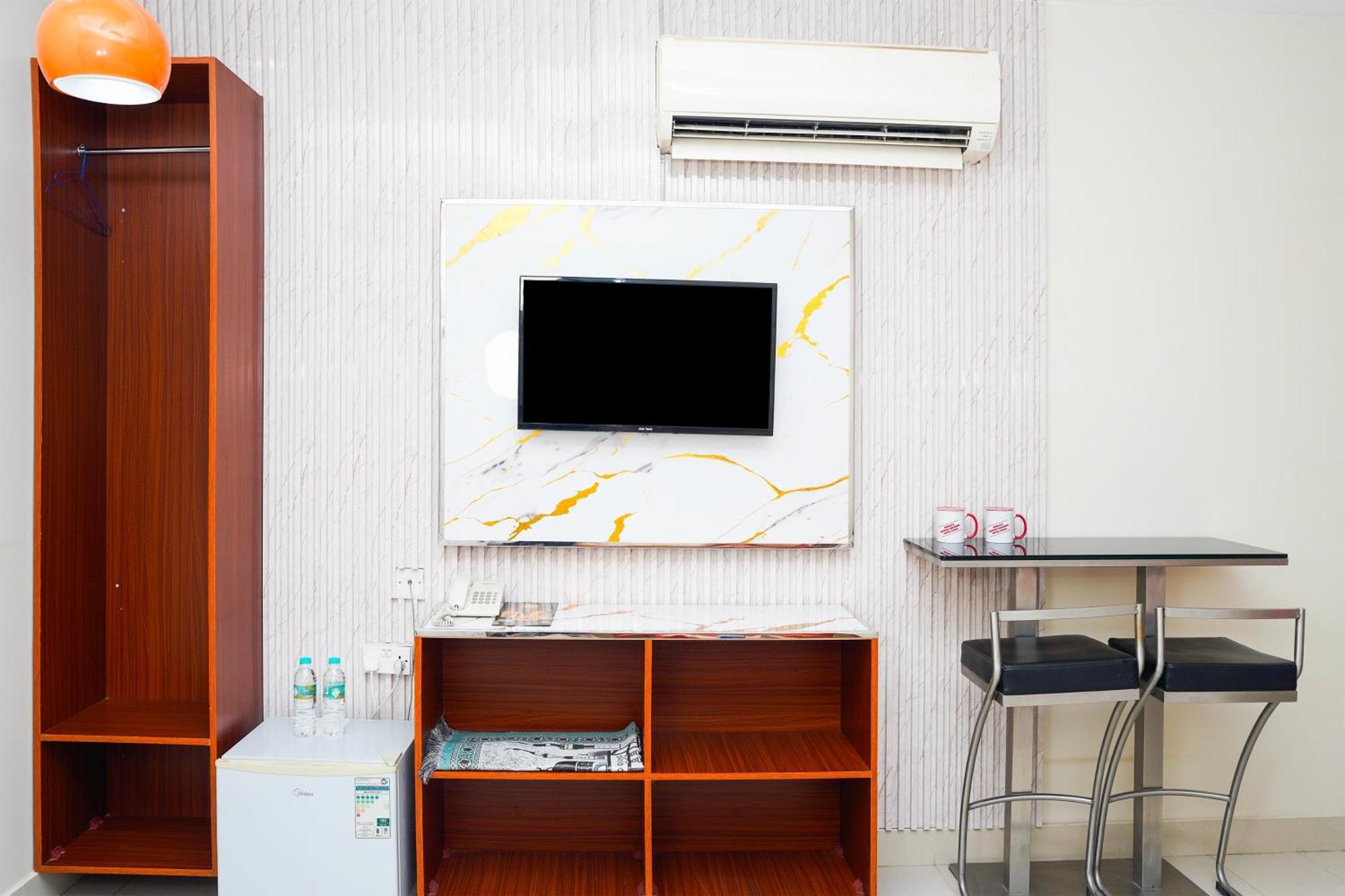 Al Bayrahaa Hotel Apartments Seeb ภายนอก รูปภาพ
